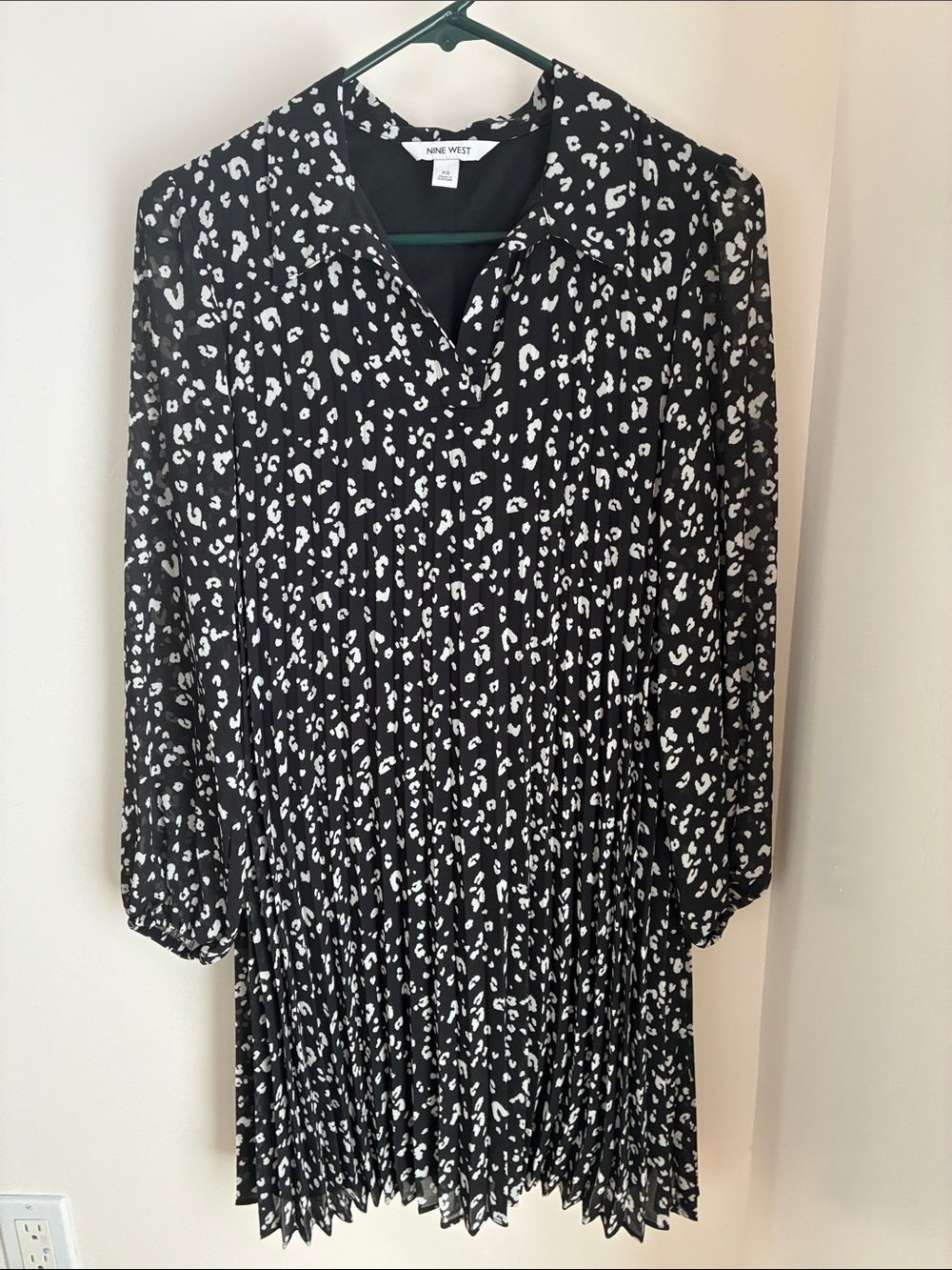 Nine West Black and White Printed Pleated Long-Sleeve Dress XS